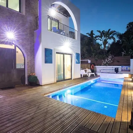 Villa Sunnyvillas: 4br Villa☆private Pool + Jacuzzi - Amelie