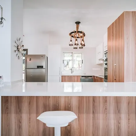 Villa Sunnyvillas: 4br Villa☆private Pool + Jacuzzi - Amelie *