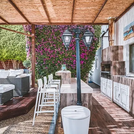 Sunnyvillas: 4br Villa☆private Pool + Jacuzzi - Amelie Villa Protaras