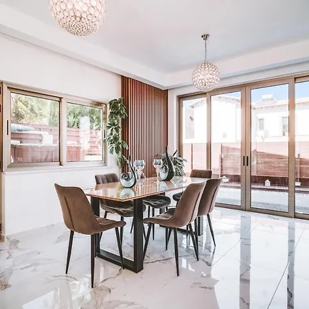 Sunnyvillas: 4br Villa☆private Pool + Jacuzzi - Amelie Protaras