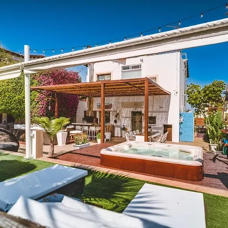 Sunnyvillas: 4br Villa☆private Pool + Jacuzzi - Amelie Villa Protaras