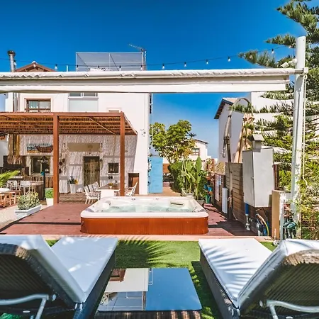 Sunnyvillas: 4br Villa☆private Pool + Jacuzzi - Amelie