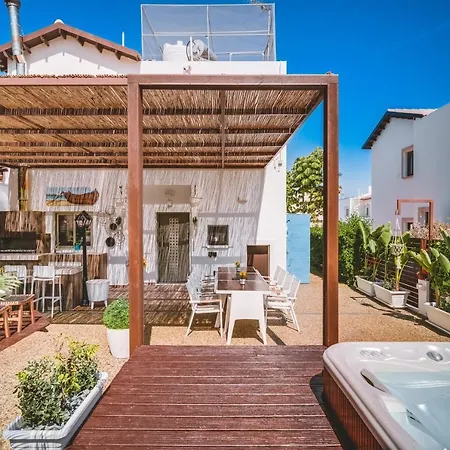 Villa Sunnyvillas: 4br Villa☆private Pool + Jacuzzi - Amelie