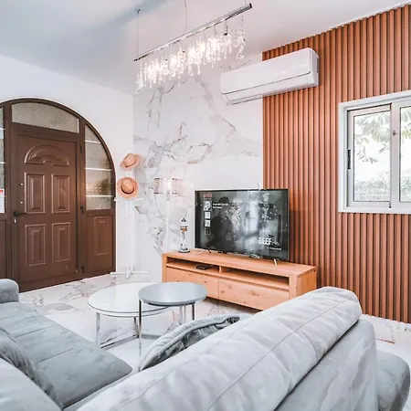 Sunnyvillas: 4br Villa☆private Pool + Jacuzzi - Amelie * Protaras