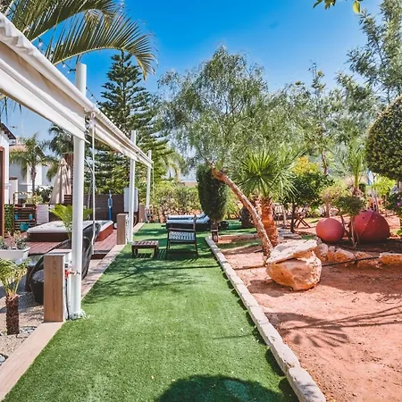 Sunnyvillas: 4br Villa☆private Pool + Jacuzzi - Amelie Villa Protaras