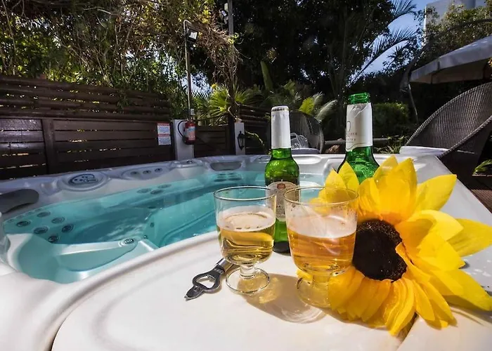 Villa Sunnyvillas: 4br Villa☆private Pool + Jacuzzi - Amelie *