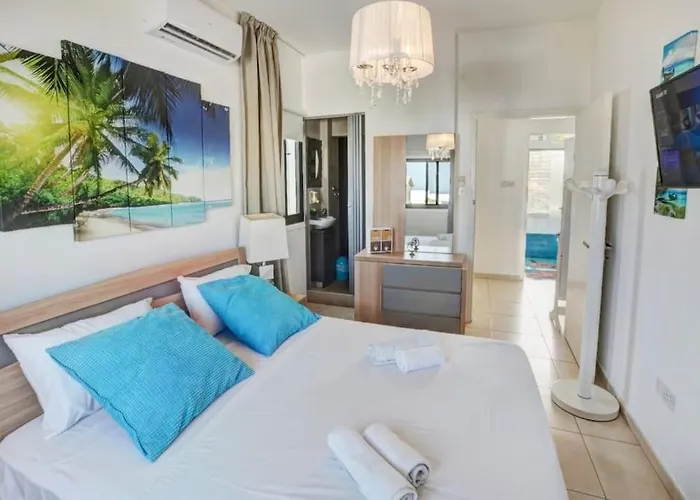 Sunnyvillas: 4br Villa☆private Pool + Jacuzzi - Amelie Protaras