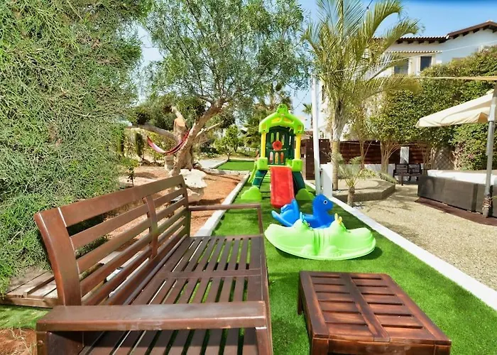 Sunnyvillas: 4br Villa☆private Pool + Jacuzzi - Amelie * Protaras