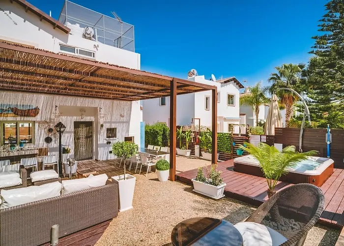 Sunnyvillas: 4br Villa☆private Pool + Jacuzzi - Amelie Villa