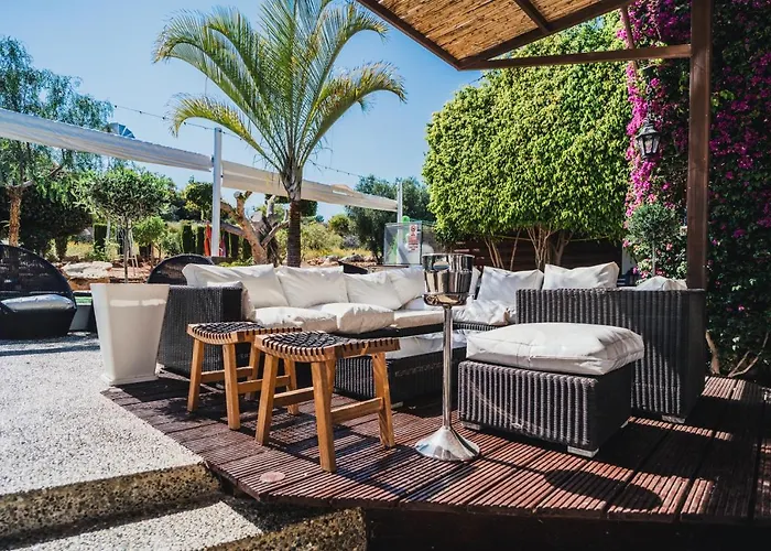 Sunnyvillas: 4br Villa☆private Pool + Jacuzzi - Amelie Protaras