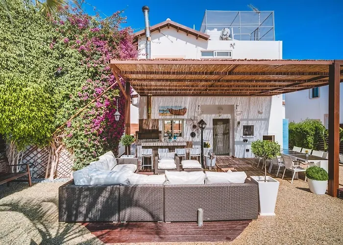 Sunnyvillas: 4br Villa☆private Pool + Jacuzzi - Amelie * Protaras