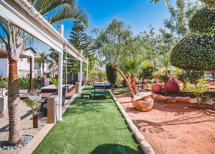 Sunnyvillas: 4br Villa☆private Pool + Jacuzzi - Amelie Villa Protaras