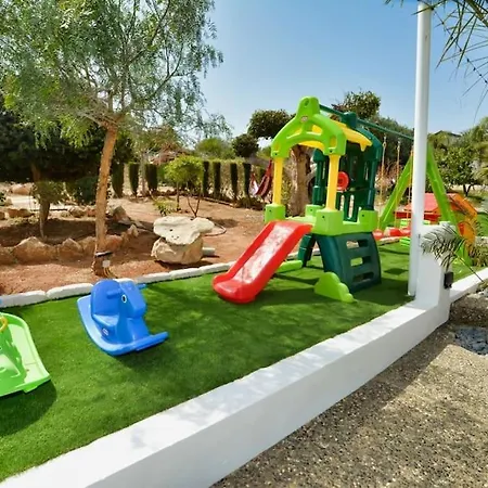 Sunnyvillas: 4br Villa☆private Pool + Jacuzzi - Amelie Villa Protaras