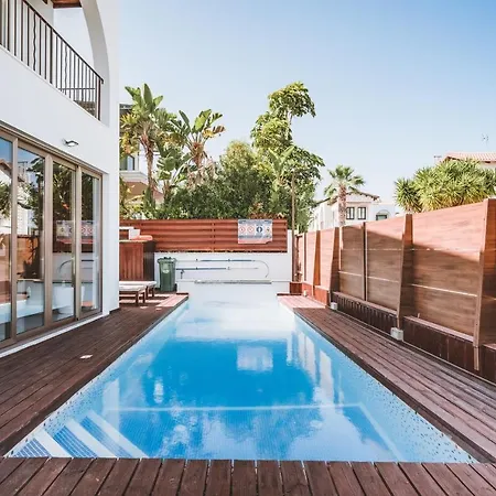 Sunnyvillas: 4br Villa☆private Pool + Jacuzzi - Amelie ヴィラ