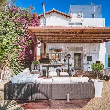 Sunnyvillas: 4br Private Pool+jacuzzi+sauna * Πρωταράς