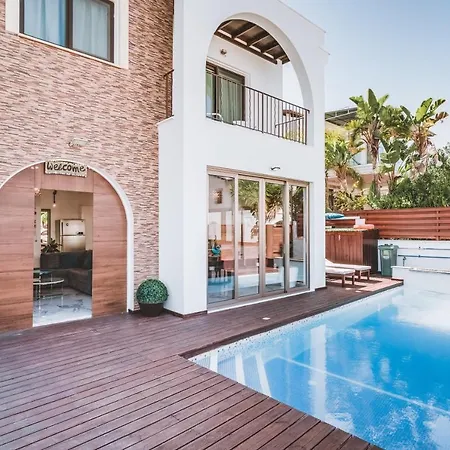 Sunnyvillas: 4br Villa☆private Pool + Jacuzzi - Amelie * プロタラス