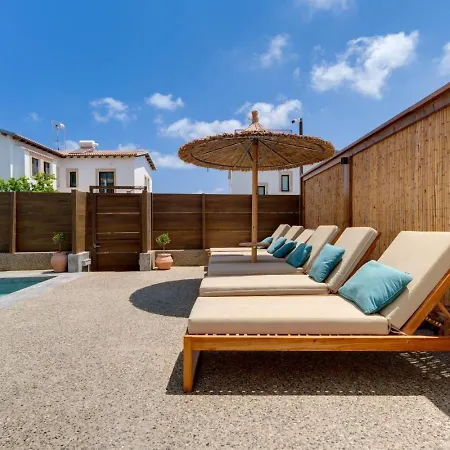 Sunnyvillas: 4br Private Pool+jacuzzi+sauna Πρωταράς