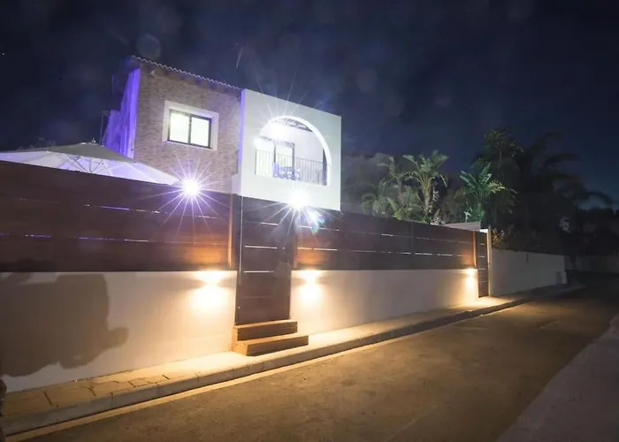 Sunnyvillas: 4br Villa☆private Pool + Jacuzzi - Amelie Вилла Протарас