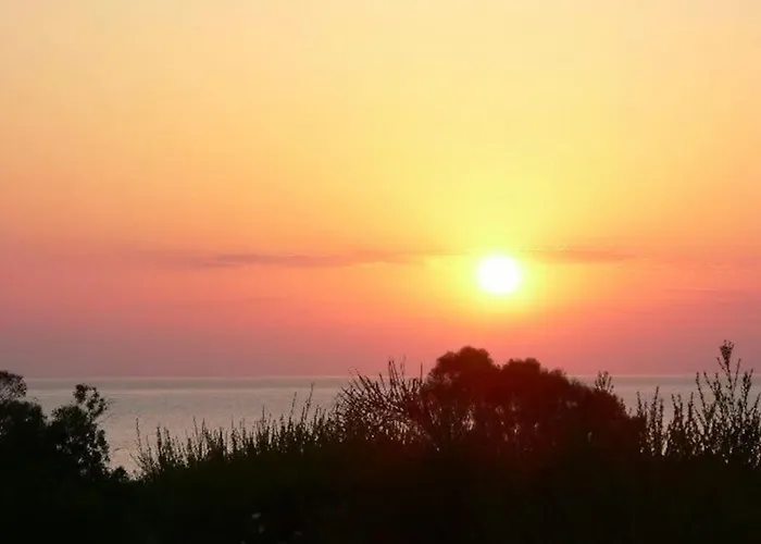 Sunnyvillas: 4br Villa☆private Pool + Jacuzzi - Amelie Вилла Протарас