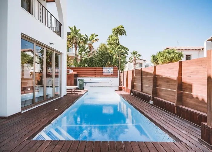 Sunnyvillas: 4br Villa☆private Pool + Jacuzzi - Amelie ヴィラ