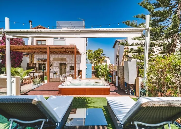 Sunnyvillas: 4br Villa☆private Pool + Jacuzzi - Amelie