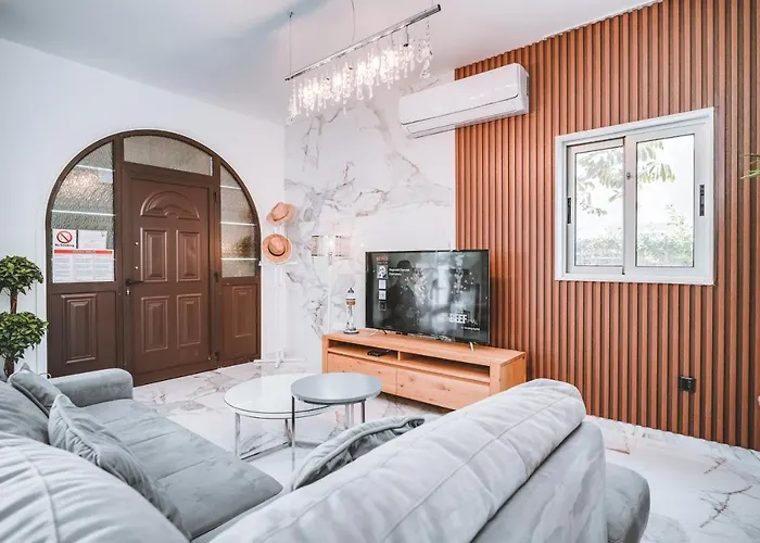 Sunnyvillas: 4br Villa☆private Pool + Jacuzzi - Amelie * プロタラス