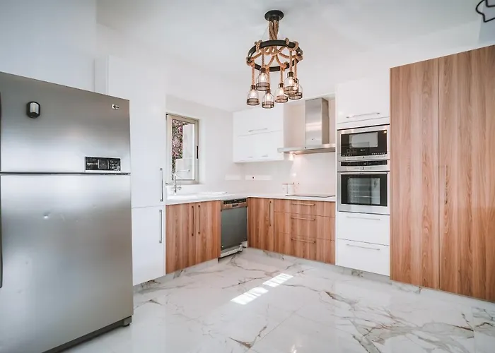 Sunnyvillas: 4br Villa☆private Pool + Jacuzzi - Amelie *