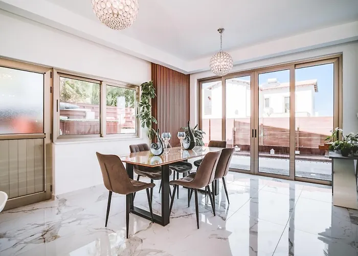 Sunnyvillas: 4br Villa☆private Pool + Jacuzzi - Amelie プロタラス