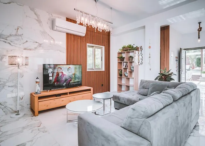 Sunnyvillas: 4br Villa☆private Pool + Jacuzzi - Amelie *