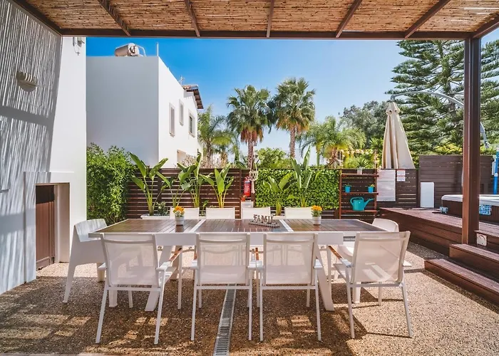 Sunnyvillas: 4br Villa☆private Pool + Jacuzzi - Amelie ヴィラ プロタラス