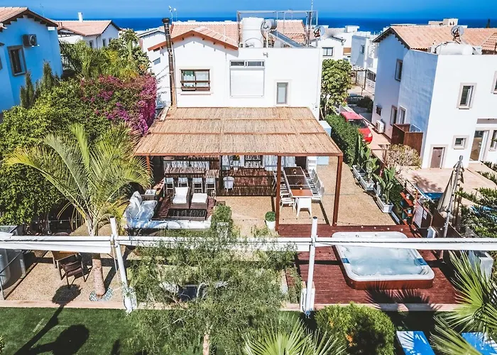 Sunnyvillas: 4br Villa☆private Pool + Jacuzzi - Amelie