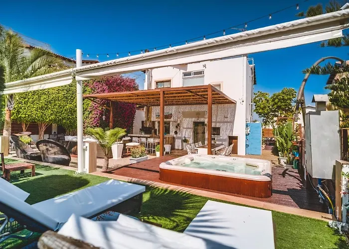 Sunnyvillas: 4br Villa☆private Pool + Jacuzzi - Amelie ヴィラ プロタラス