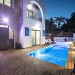 Villa Sunnyvillas: 4Br Villa Private Pool+Jacuzzi+Sauna