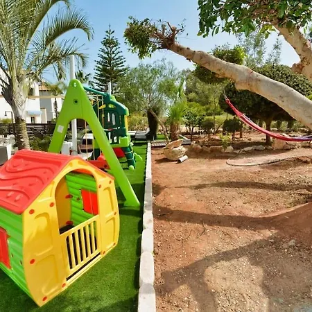 Villa Sunnyvillas: 4br Villa☆private Pool + Jacuzzi - Amelie Protaras