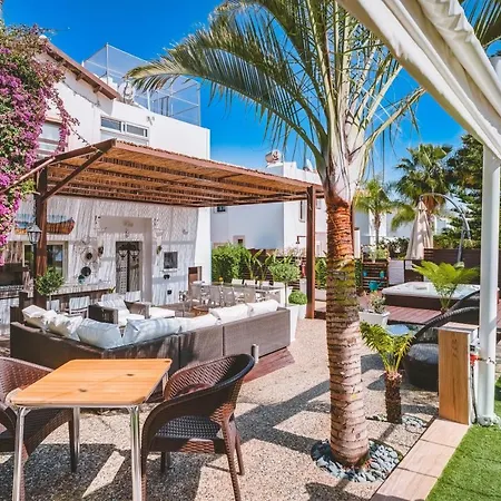 Villa Sunnyvillas: 4br Villa☆private Pool + Jacuzzi - Amelie Protaras